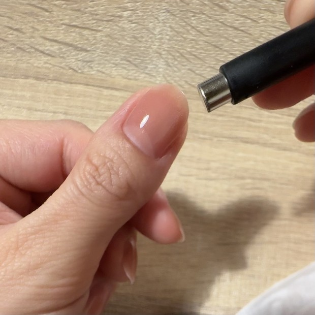 【セルフジェル】時間のない私でも簡単にできる！うるちゅるマグネットネイルの作り方💅_4