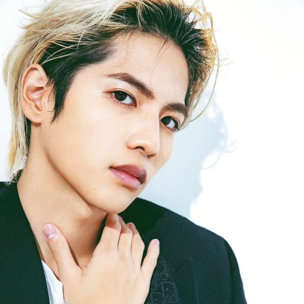 志尊 淳さんインタビュー! 眉毛、肌、目、身体…気になるパーツからその魅…