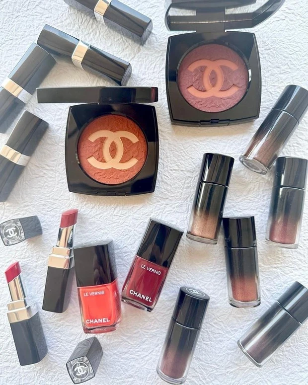 【1位】【秋コスメ2023】シャネルの秋新色を全色スウォッチ! 特別限定品のアイシャドウやチークカラーに注目【8月4日発売】