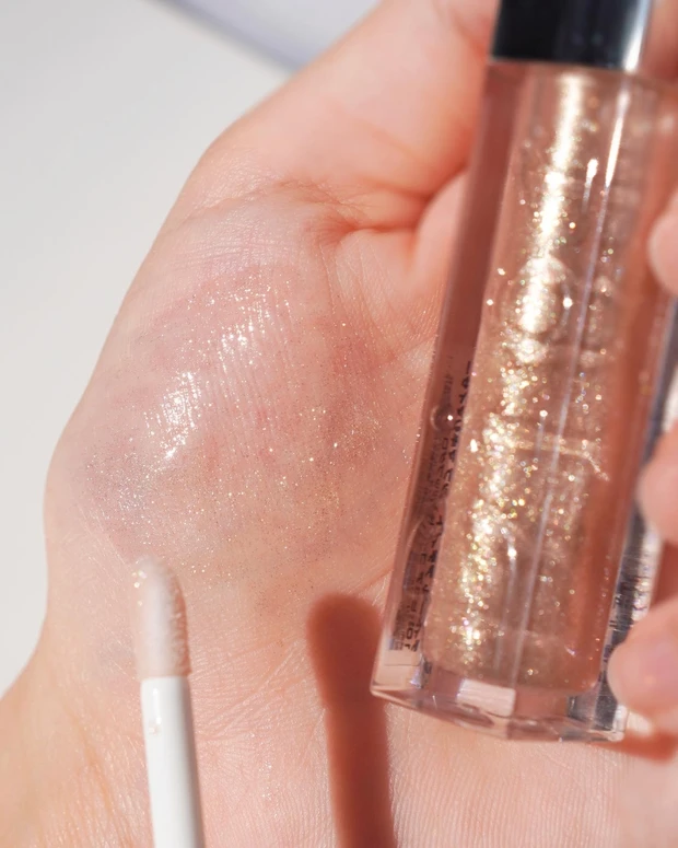 Diorホリデー限定品をスウォッチ。【クリスマスコフレ2022】華やかなクリスマスが今年もついに登場。_2_1