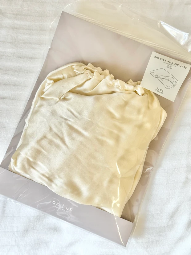 スリーコインズ　スリコ　シルク枕カバー　美髪　睡眠