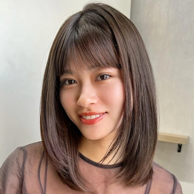 ミディアム　ヘア　髪型　ヘアスタイル　大人　前髪あり　30代　40代