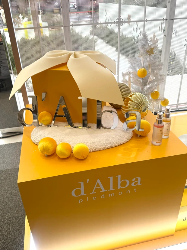ダルバ(d'Alba) ポップアップ 「City of Glow by d’Alba」 in OMOTESANDO CROSSING PARK 内観