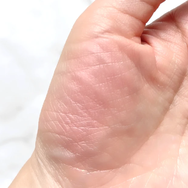 イエベ春向け セザンヌ チークブラッシュ 04 ピュアピンクのスウォッチ