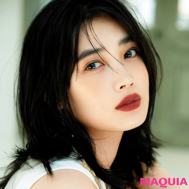 濃い色リップであか抜け顔に！ 男顔×ドラマティックさんは一点豪華主義が正…