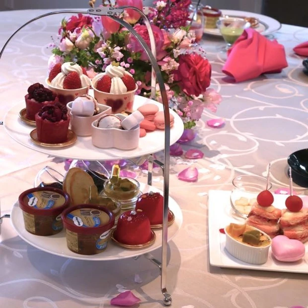 春に行こっ！ピンクとハートに包まれる幸福な時間“Happy Heart Afternoon Tea with Häagen-Dazs”@東京マリオットホテル　断面がハートのケーキにキュン！ハーゲンダッツのオリジナルスプーンのプレゼント付き。