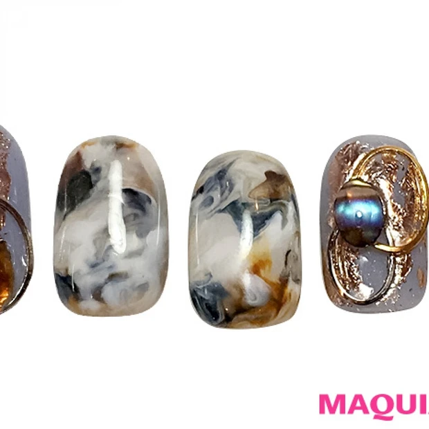 ヴィンテージジュエリーのような輝きを放つ、「ネオべっこう」ネイル