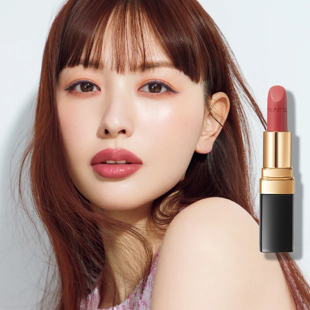 どこか甘やかで可憐なムードのブルーピンク