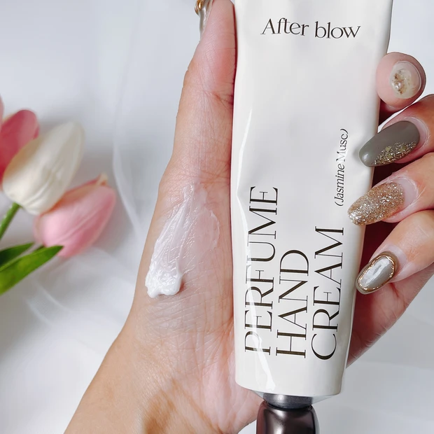 After glow パフュームハンドクリーム Jasmine Musc テクスチャー