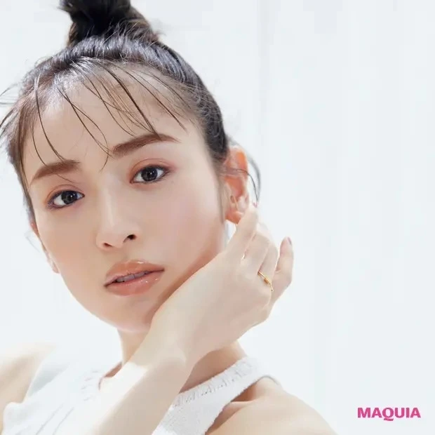 【おうちメイク】おうち仕様な肌はミニマムに、ピンク下地で血色が灯る女っぽ肌に_1