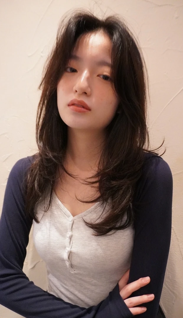 髪型 ロングレイヤー ロングヘア かきあげヘア 暗髪 スタイリング