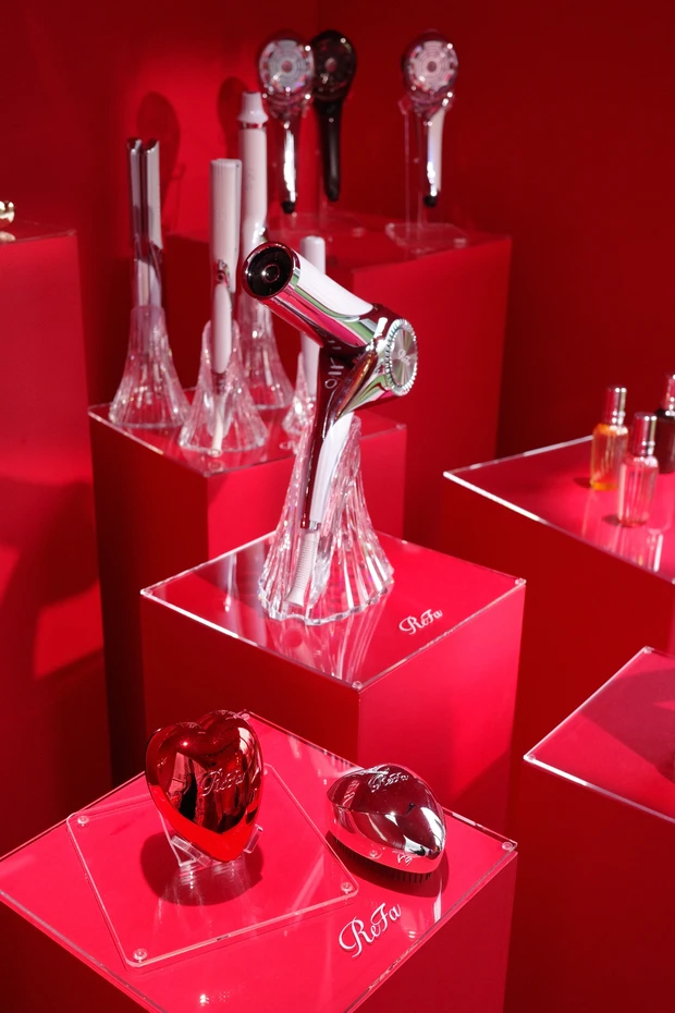 日曜日まで✨ReFaのholidayイベント行かなきゃ🎄
_4