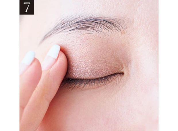 衛藤美彩さんのセルフメイクプロセス7