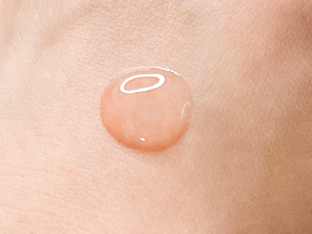 保湿しても時間が経つと乾燥する人に！時間差でうるおい重なる新高保湿美容液「ベネフィーク セラム」_2