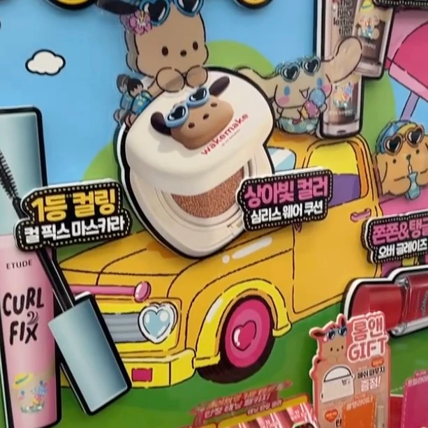 韓国のOLIVEYOUNG(オリーブヤング)×サンリオコラボアイテム店頭写真