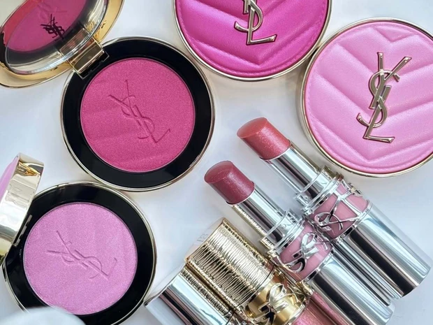 【春コスメ2026】YSLの春新色を全色スウォッチ！ 人気リップやチークにキャンディーのようなラメシェードが登場