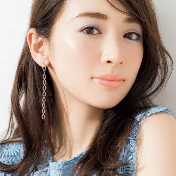 夏トレンドカラーの似合わせ術！ ブルベさんの目元はシャーベットブルーが好…