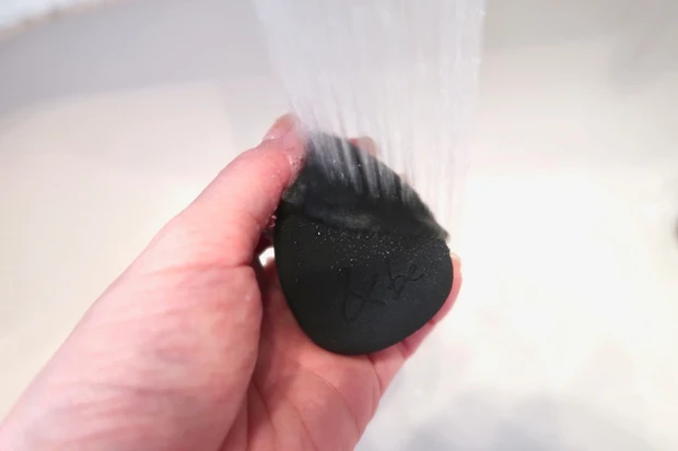 【必見！君島十和子さんもご愛用中♡最後の一手間が肌を格段と美しく魅せる】&be ブラックスポンジ_3_1