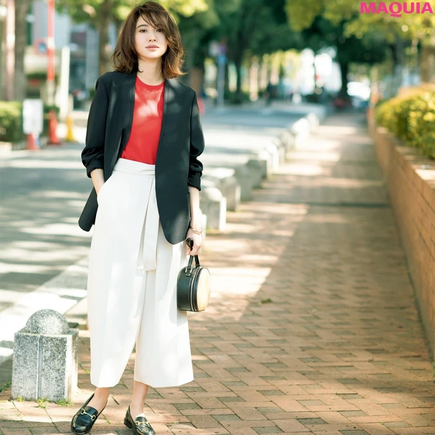 春のオフィスルックはこれ！ パンツスタイル×ベージュトーンメイク