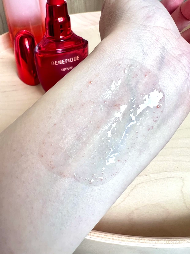 【ベネフィーク】使った瞬間から肌が巡る！赤のパワーでみずみずしいふっくら肌_3