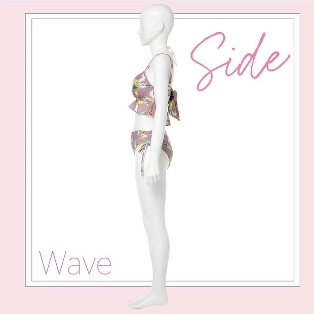 骨格ウェーブタイプにおすすめの水着_1.トップスのレイヤードで上半身にボリューム感を出すペプラム型_サイド