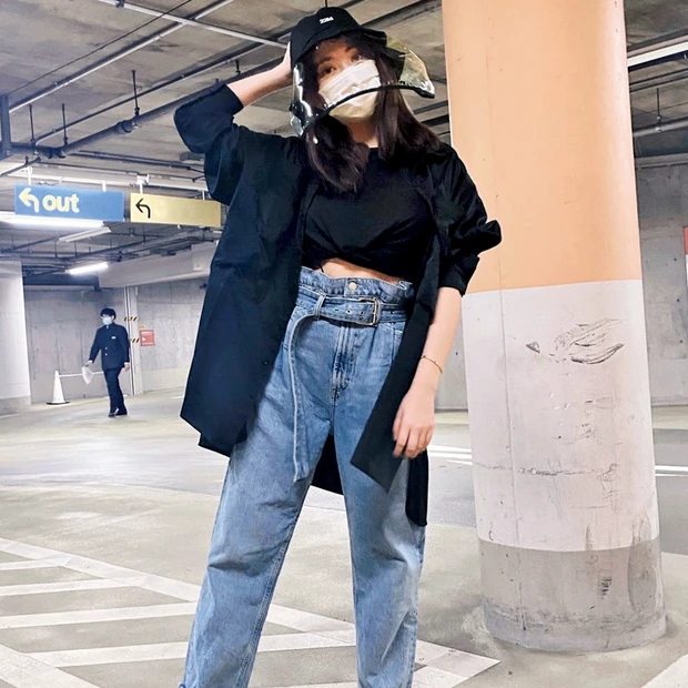 STAY HOME中のこじはる、セルフィーでおうち時間の過ごし方をお届け…