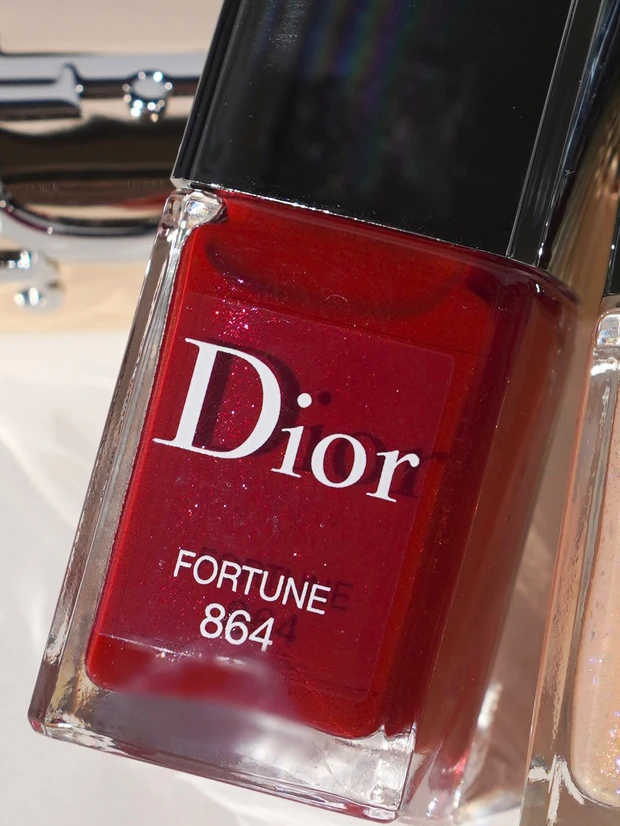 Diorホリデー限定品をスウォッチ。【クリスマスコフレ2022】華やかなクリスマスが今年もついに登場。_10_1
