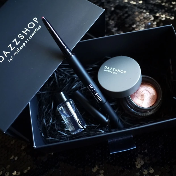 【限定】目元に自然なきらめきを♡大人気DAZZSHOPスパークリングジェムが使える！