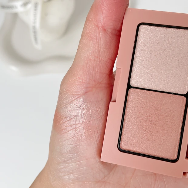 エテュセ アイエディション 18 ピンクシェイド スウォッチ