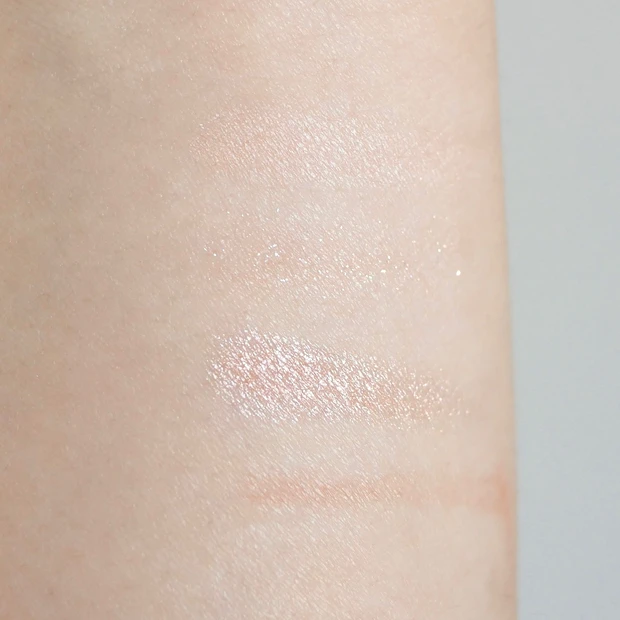 キャンメイク(CANMAKE)プランぷくコーデアイズ 02 サクラプランぷく スウォッチ