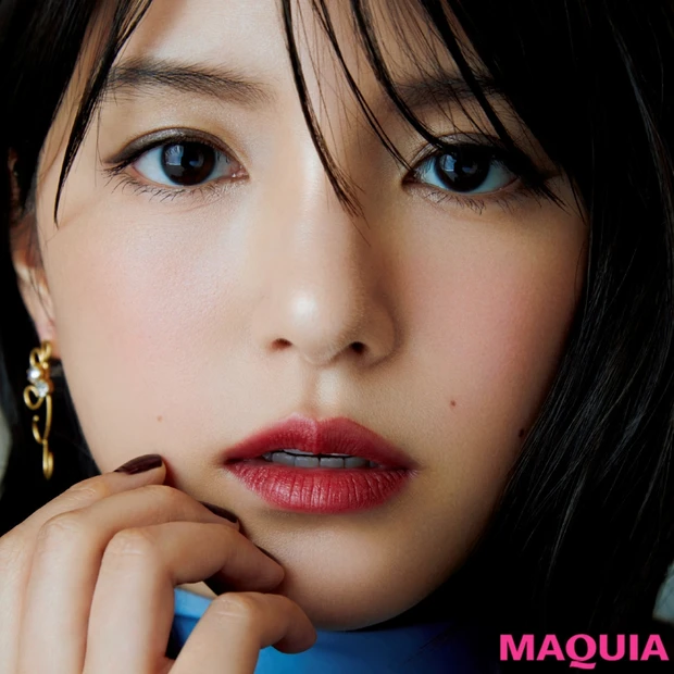 川島海荷さんの色気にドキッ! ベスコス受賞コスメで大人に変身