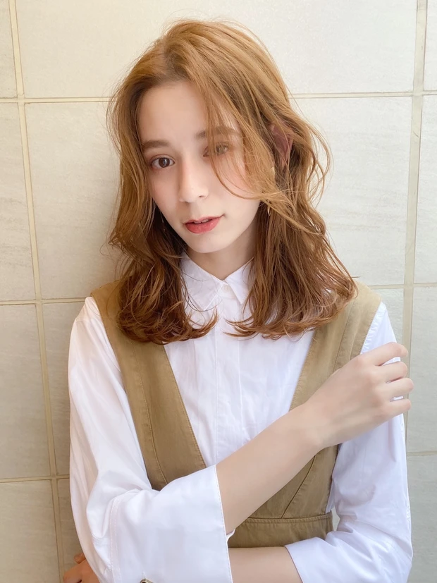 【20代・30代おすすめヘア秋編】小顔効果抜群の前髪なしロング！ カジュアルの中にも女性らしさを_2_1