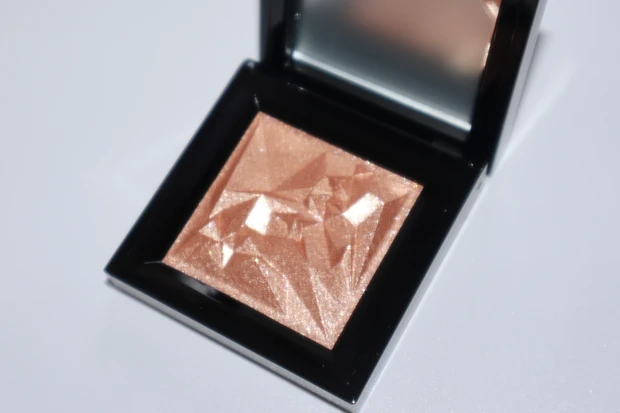 シュウウエムラ クラッシュド ジェム パールウィスパー