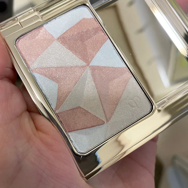 クレドポーボーテ　レオスールデクラ　ハイライト　パウダーハイライト　資生堂　ツヤ肌　ベースメイク