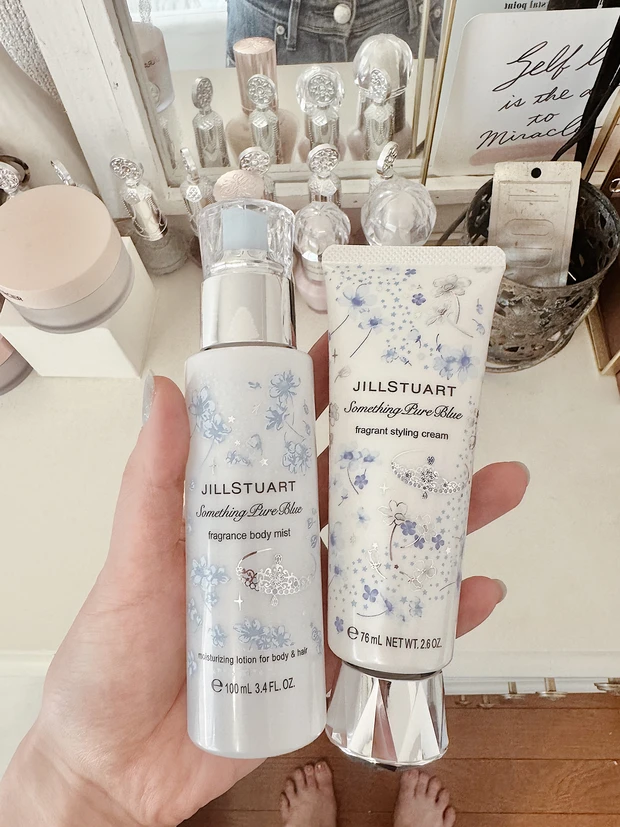 ジルスチュアート　サムシングピュアブルー　限定発売　限定コスメ　デパコス　ボディミスト　香り　フレグランス　ヘアケア　スタイリング剤　ヘアクリーム
