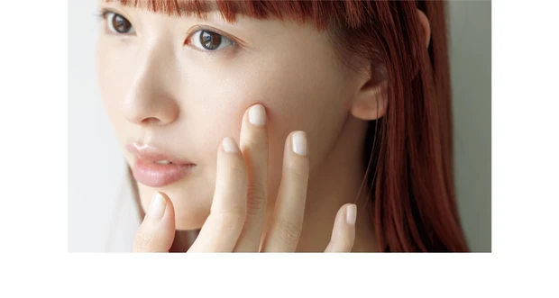 エイジングサインに合わせて パンとハリが出るコスメを