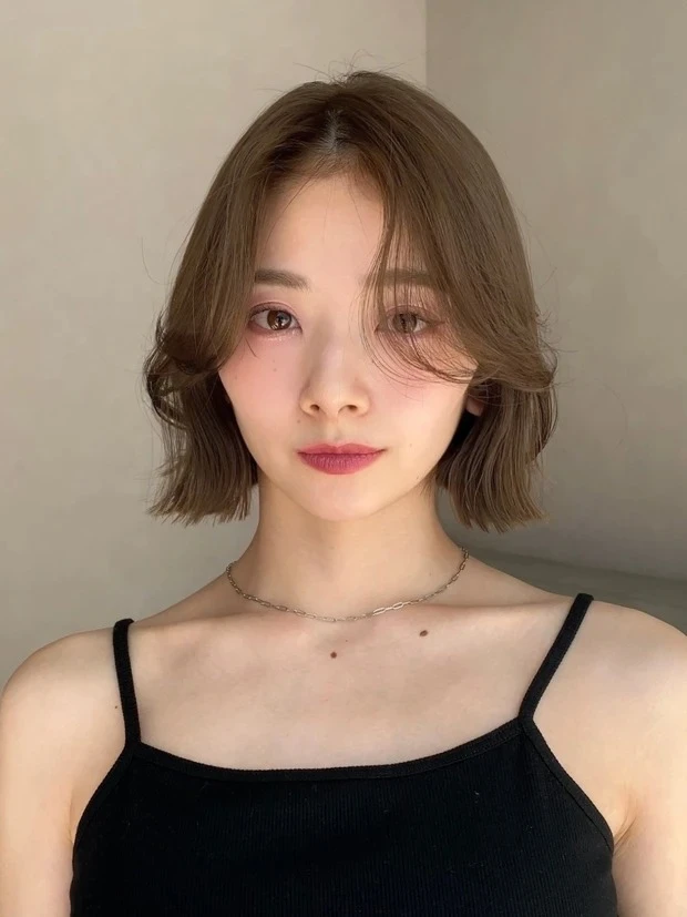 Un amiの髪型・ヘアスタイルまとめ_ボブヘア_【タッセルボブ】外ハネ✕明るめカラーで垢抜ける!韓国風切りっぱなしボブ