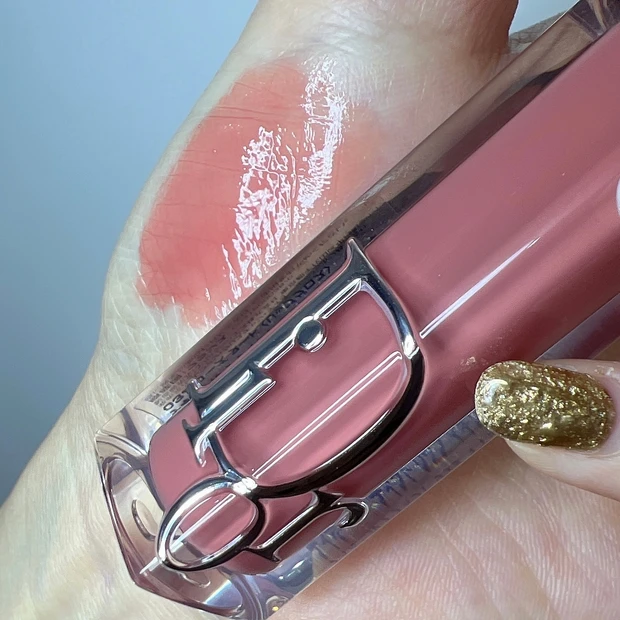 【バズリコスメ】現役メイク講師が厳選「イマ買うならこの色」！新ディオール アディクト リップ マキシマイザー徹底レビュー_2_3