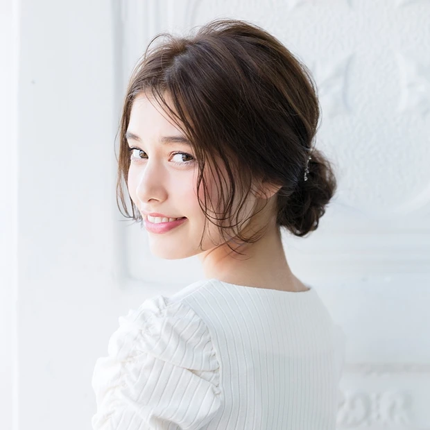 梅雨の湿気で広がってしまった髪は、ボリュームを逆毛にとったアレンジですっ…