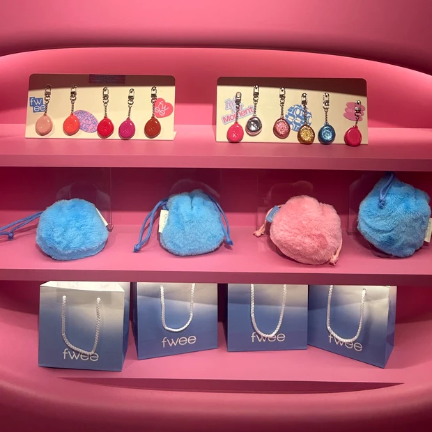 fwee(フィー)アジト東京 店内