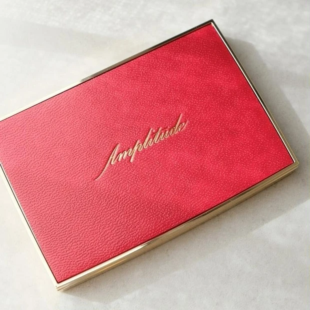 アンプリチュード_コンスピキュアス アイカラーパレット リミテッドコレクション a_パッケージ
