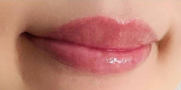 メンソレータム リップフォンデュ ベビーピンクをイエベがスウォッチ