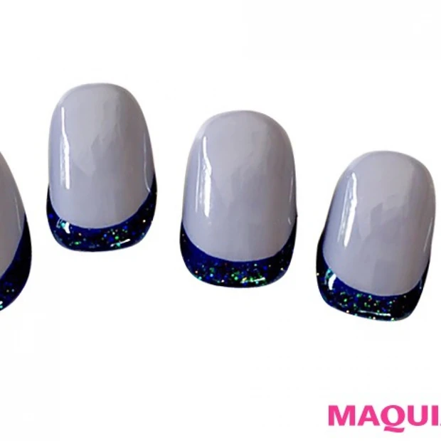 グレー＆ネイビーカラーに煌きラメでモードな指先♪