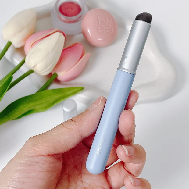 フィー シリコンリップブラシ 紹介