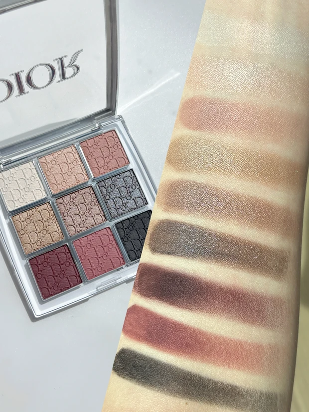 ディオール バックステージ アイ パレット スウォッチ 002 スモーキー