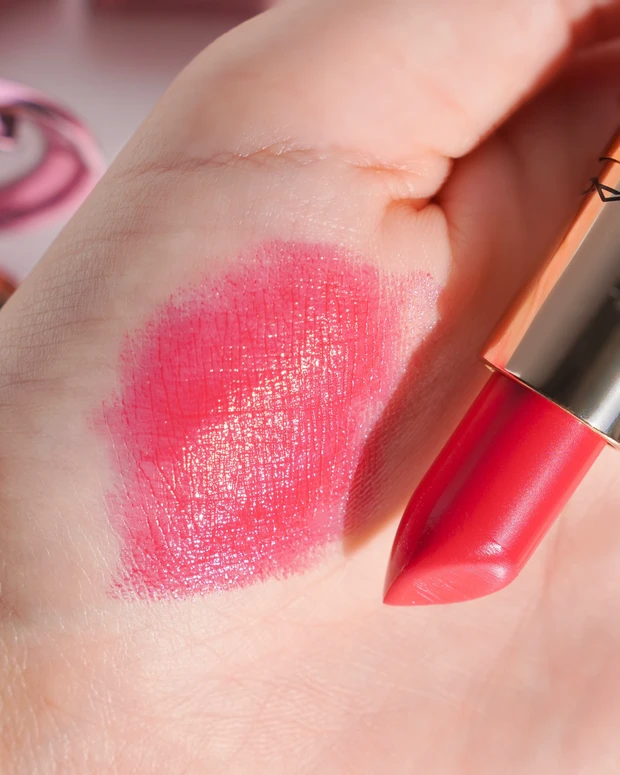 【M•A•C 2022クリスマスコフレ】ピンクパケがかわいすぎる。ホリデー限定のラスターガラスシャインリップスティックとスパークラーアイシャドウを徹底レビュー!_3_2