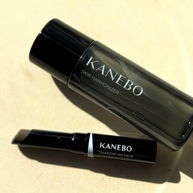 【最愛ブランド】KANEBO シャドウオンフェースとスキンハーモナイザーを愛用レビュー|骨格メイクと揺らがない肌を作るスキンケア