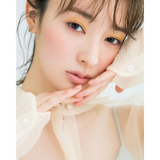 花を思わせる色遊びでモード＆ポップに