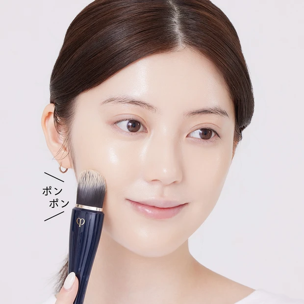 マキア　クリームファンデーション　塗り方　ブラシ　クレドポー　4