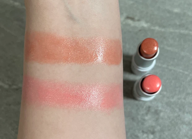 バイユア　セラムフィット ボリューミンググロースティック　01メロウ　02ペタル　スウォッチ